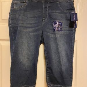 Bandolino yoga stretch denim shorts